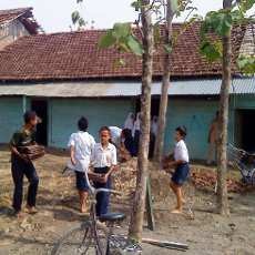 Sekolah Rusak Diterjang Angin Kencang, Siswa Harus Kerja Bakti