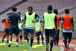 Elie Aiboy (kedua dari kiri), adalah salah satu pemain yang berasal dari klub Semen Padang yang bergabung di timnas Piala AFF. Meski Piala AFF 2012 tinggal 22 hari, persiapan Timnas Garuda belum sepenuhnya maksimal. Terbukti dari 35 pemain yang didaftarkan ke AFF baru 16 pemain yang menjalani pemusatan latihan.