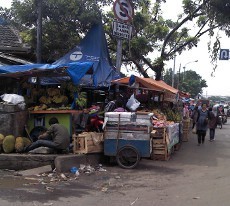 Penilaian Adipura Selesai, Pasar Minggu Kembali Semrawut