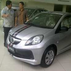 Honda Targetkan Penjualan 160 Unit di POS 2012