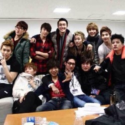 Super Junior Rayakan Ulang Tahun Ketujuh