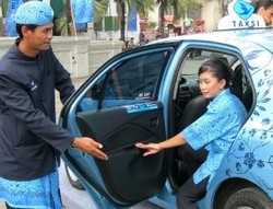 Cara Aman Naik Taksi