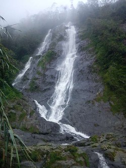 Aaah! Segarnya Basah-basahan di Air Terjun Sikarim