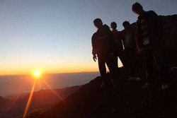 Perjalanan Mencumbu Sang Dewi Anjani