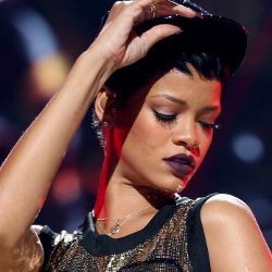 Rihanna Rencanakan Konser di Penerbangan Boeing 777