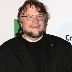 Guillermo del Toro Dilirik untuk Buat Film Saingan The Avengers