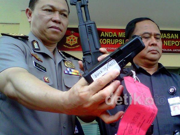 Belasan Senpi & Airsoftgun Diamankan Polda Jatim