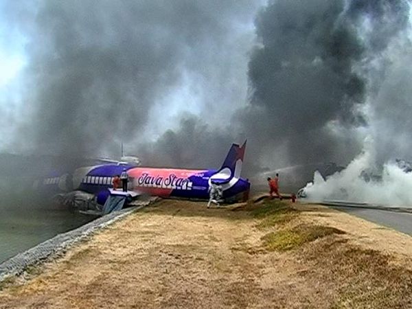 Simulasi Penanggulangan Keadaan Darurat di Bandara Juanda