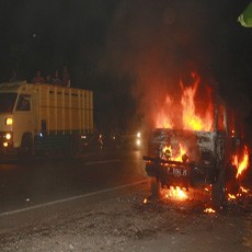 Mobil Bermuatan Elpiji Meledak dan Terbakar