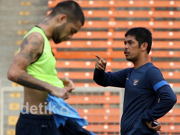 Timnas Diterpa Masalah, Nil Tak Mau Cengeng