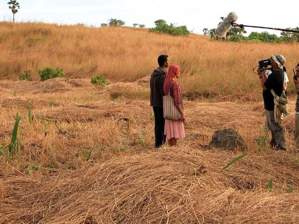 Atambua 39 Derajat Celcius, Kisah di Perbatasan