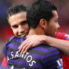 Santos Jelaskan Tukaran Kausnya dengan Van Persie