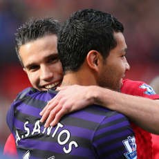 Wenger Permasalahkan Tukar Kaos Andre Santos-Van Persie