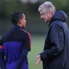 Walcott Jarang Jadi Starter, Wenger: Bukan karena Kontrak