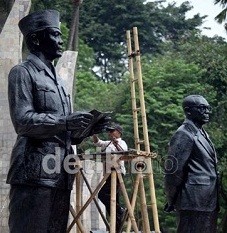Guntur Soekarnoputra Wakili Keluarga Soekarno Terima Gelar Pahlawan