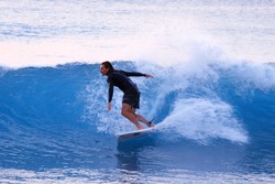 Debur Ombak dan Aksi Surfing yang Menakjubkan!