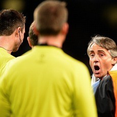 Poll: Mencak-mencak ke Wasit, Mancini Bisa Dihukum