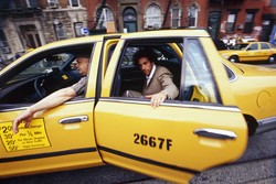 6 Tips Aman Naik Taksi Saat Traveling