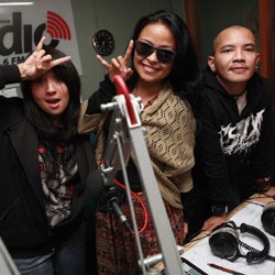 Ketika Band Kotak Jadi Penyiar Radio