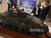 Peralatan Militer Dipamerkan di Indo Defence 2012