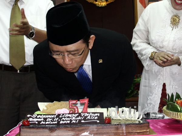 Genap Berusia 57 Tahun, Marzuki Alie Tiup Lilin