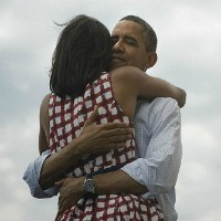 Wow! Tweet Peluk Istri Obama Pecahkan Rekor Terpopuler