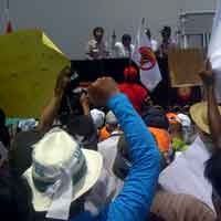 Walikota Risma Ngambek Saat Temui Demo Warga Anti Surat Ijo