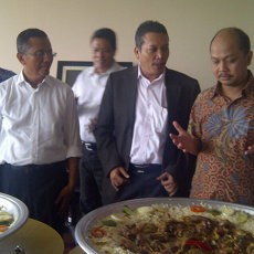 Bahkan di Makkah Pun, Anggota DPR Itu Masih Telepon Tagih Jatah ke BUMN 