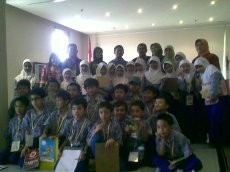 Jepret! 30-an Anak SD Foto-foto di Ruangan Ahok