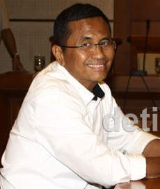 Pengamat: Dahlan & Anggota DPR Sama-sama Lagi Manggung