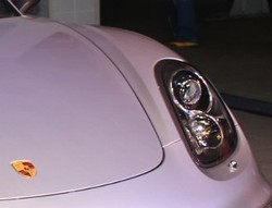 Alamak! Lampu Porsche Dicuri untuk Tanam Ganja