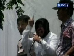 Dicaci Pendemo, Walikota Surabaya Emosi