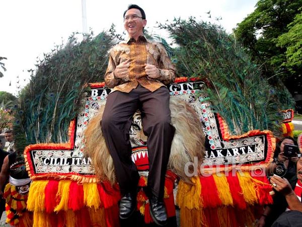Pertama Naik Reog, Ahok Keenakan