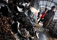 Jembatan Penyeberangan Dipenuhi Sampah