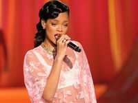 Dress Transparan Rihanna