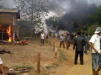 Rusuh di Lampung Tengah, Belasan Rumah Terbakar