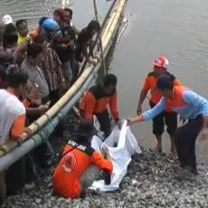 Tiga Penumpang Minibus yang Tenggelam di Sungai Brantas Ditemukan