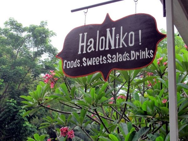 Santai di Warung Haloniko! yang Unik