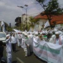 Ratusan Anggota FPI Demo, Jalan Aceh Diblokir