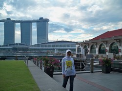 Terkunci di Bar Singapura