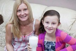 Bocah Ini Harus Minum 3 Liter Susu Tiap Hari untuk Bertahan Hidup