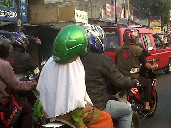 Helm Trendi Masa Kini