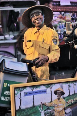 Bapak H. Sariban - The Real Hero (Pahlawan Kebersihan Kota Bandung) Relawan