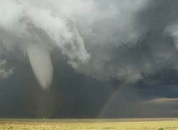 Wisata Berburu Tornado, Ngeri!