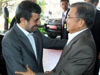 Senyum Persahabatan JK-Ahmadinejad