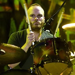  Drummer Coldplay Siap Tampil di Musim Ketiga Game of Thrones