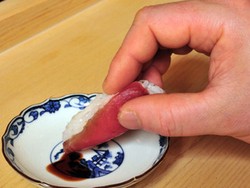 Jangan Pakai Sumpit Jika Ingin Menikmati Citarasa Asli Sushi