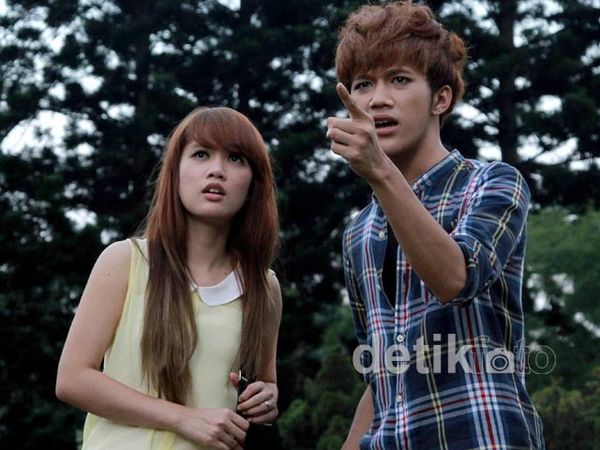Mengintip Dicky SM*SH & Devi Eks Cherrybelle Syuting