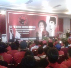 Rieke dan Teten Pamerkan SK Penetapan Cagub-Cawagub