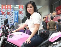 Shirley Wenas, Ibu 5 Anak Penggila Ducati